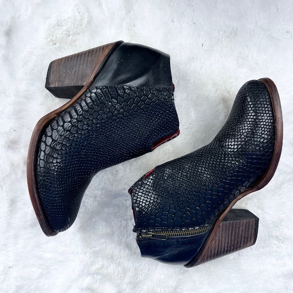 🚫SOLD! |•FREEBIRD🦅BY STEVEN•| GORGEOUS DETROIT Black Snake Booties Size 10 - Picture 6 of 16